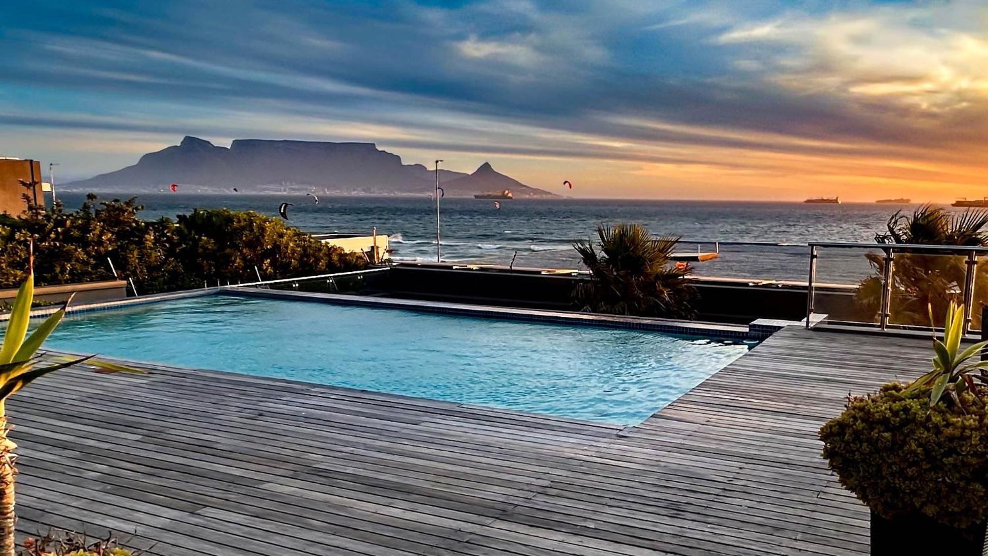 Heaven On Earth - Blouberg Beachfront Self-Catering Apartment Bloubergstrand Esterno foto