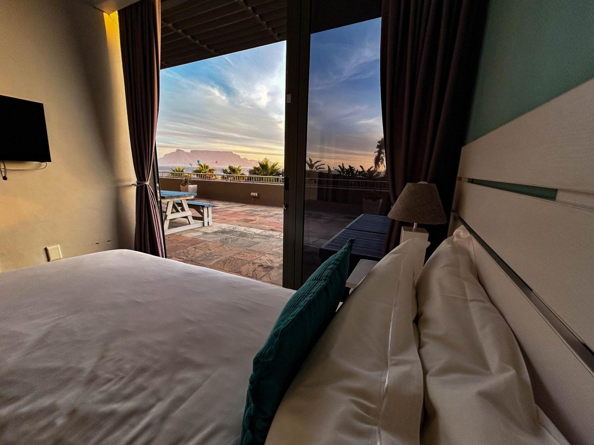 Heaven On Earth - Blouberg Beachfront Self-Catering Apartment Bloubergstrand Esterno foto