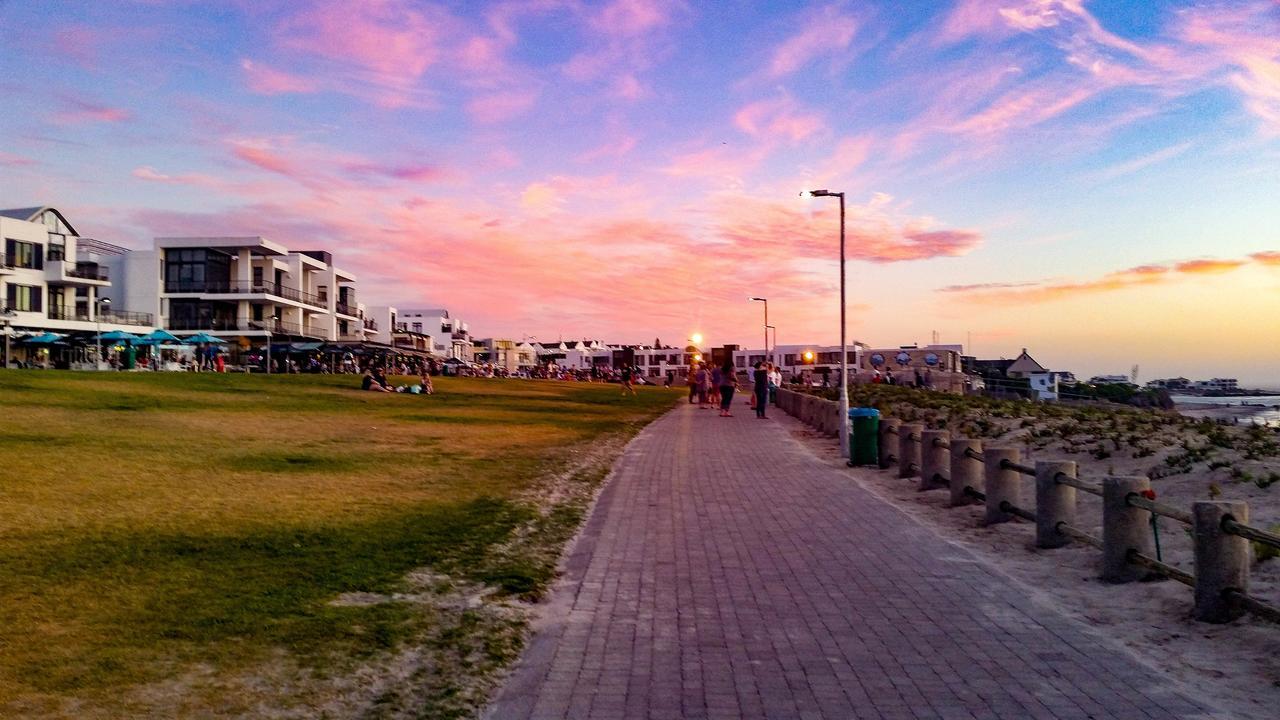 Heaven On Earth - Blouberg Beachfront Self-Catering Apartment Bloubergstrand Esterno foto