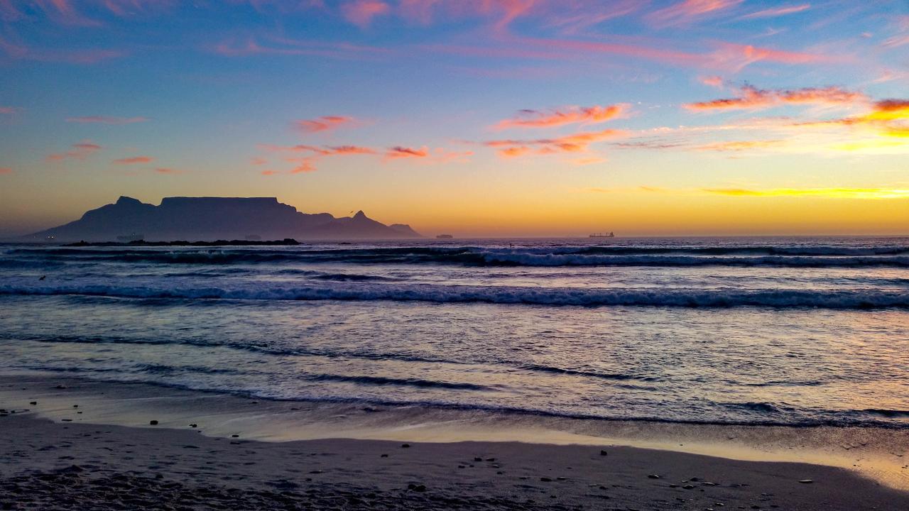 Heaven On Earth - Blouberg Beachfront Self-Catering Apartment Bloubergstrand Esterno foto