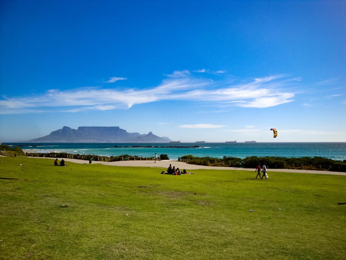 Heaven On Earth - Blouberg Beachfront Self-Catering Apartment Bloubergstrand Esterno foto