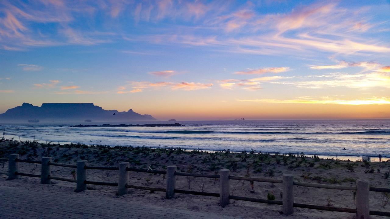 Heaven On Earth - Blouberg Beachfront Self-Catering Apartment Bloubergstrand Esterno foto